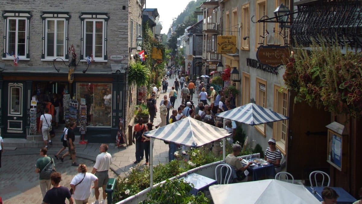 Véhicule Vayo dans le Quartier Petit-Champlain à Québec